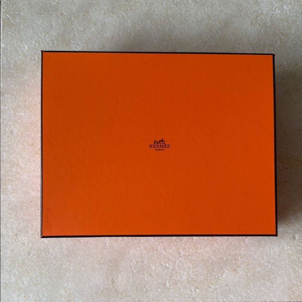 Hermès Orange Gift Box with Dust Bag - 11x9x3” h - BRAND NEW - Picture 2 of 4